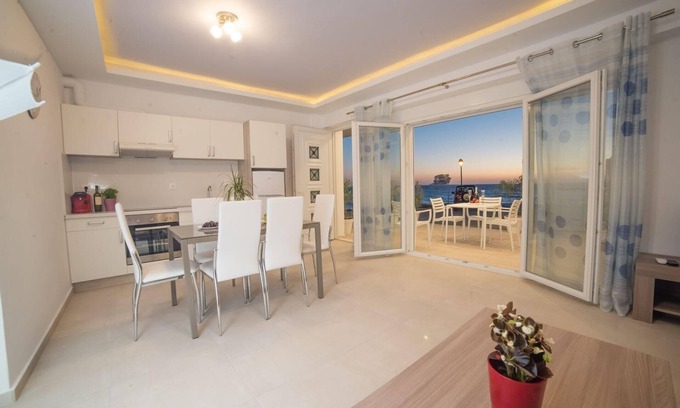 Kalamaki Apartment | Holiday apartment "Mimosa" beachfront