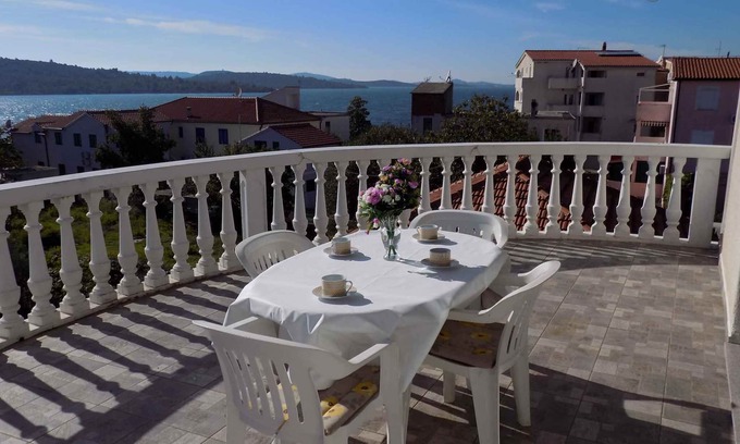 Pirovac Apartment | Holiday apartment mit Terrasse und Klimaanlage