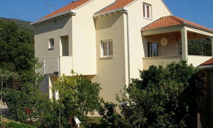 Molunat Apartment | Holiday apartment Molunat for 1 - 4 persons with 2 bedrooms - Twin house
