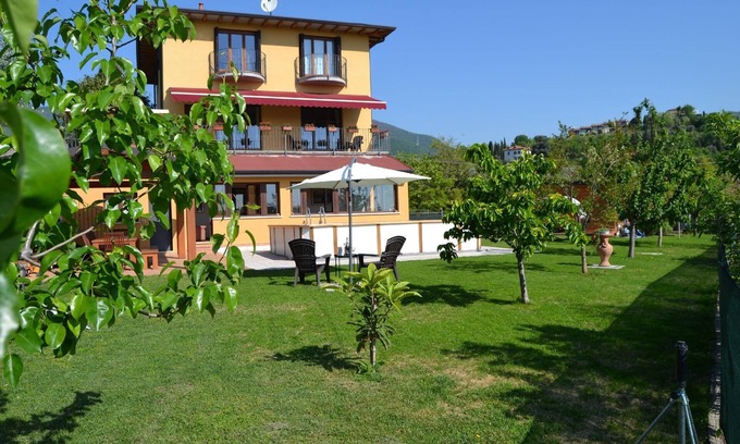 Salo Apartment | Holiday apartment Salò for 1 - 5 persons with 2 bedrooms - Twin house