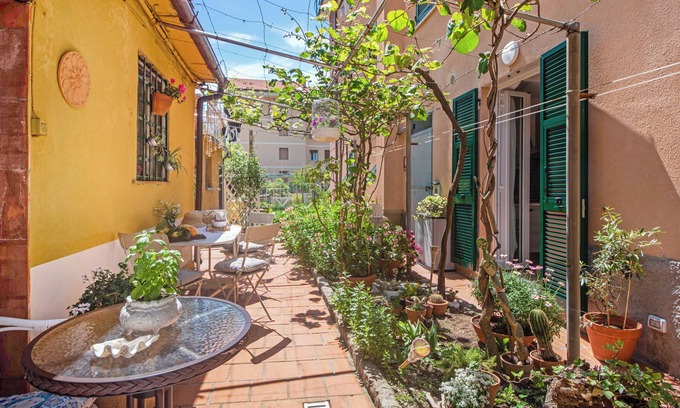 Moneglia Apartment | Holiday Apartment Un'oasi al Mare close to the Beach with Garden & Wi-Fi