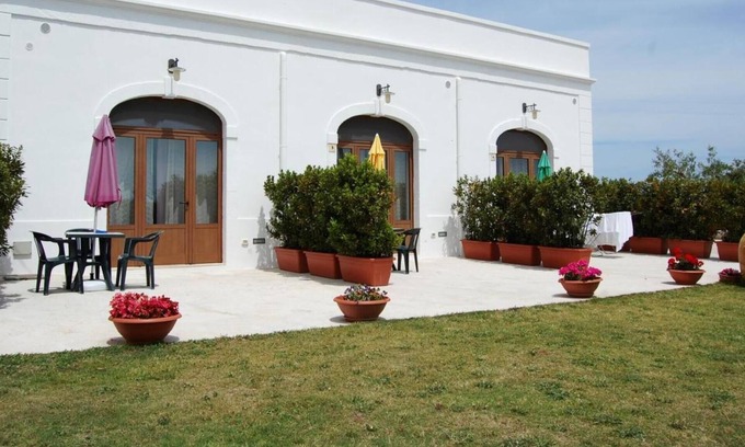 Casalini Apartment | Holiday Apartment "Viola - La Piccola Masseria" with Shared Mini Pool & Wi-Fi
