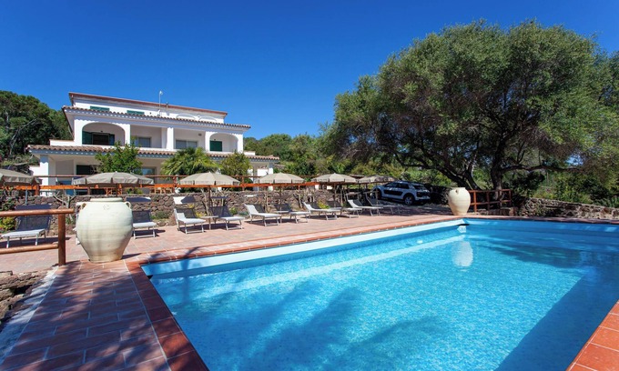 Sas Linnas Siccas Apartment | Holiday Apartment ‘Villa Mula 3’ with Sea View, Wi-Fi, Terrace & Shared Pool; Parking Available