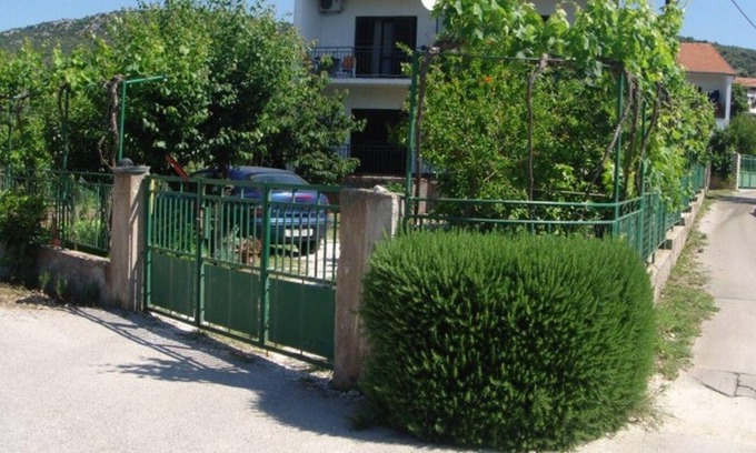 Vinisce Apartment | Holiday apartment Vinišće for 1 - 4 persons with 1 bedroom - Row house