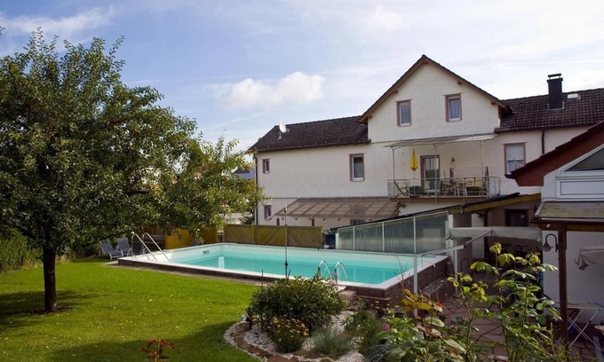 Beerfelden Apartment | Holiday apartment with a big garden and a shared pool