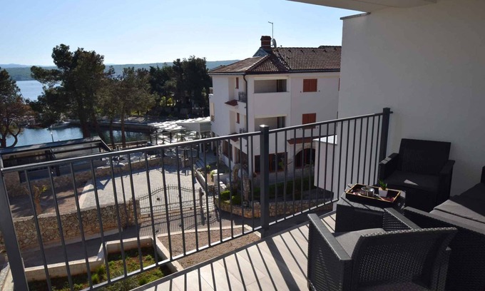Porat Apartment | Holiday apartment with balcony and sea view