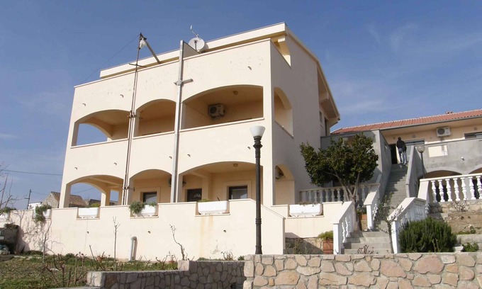 Rtina Apartment | Holiday apartment with air conditioning and sea view