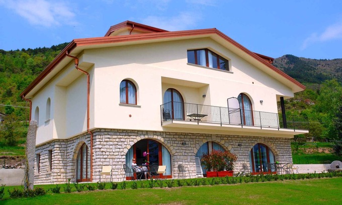 Gardola Apartment | Holiday apartment with view onto Lake Garda