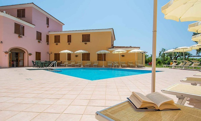 Sos Alinos Apartment | Holiday apartment with pool and air conditioning