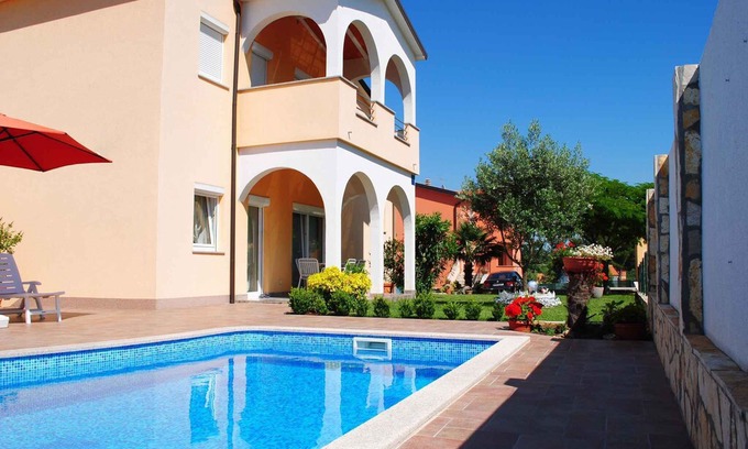 Kastel Apartment | Holiday apartment with pool and terrace