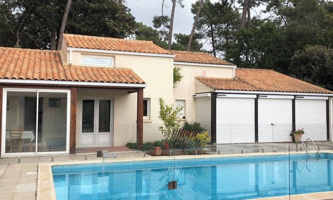 Saint-Trojan-les-Bains House | Holiday Home with Shared Pool, Private Terrace and Shared Garden