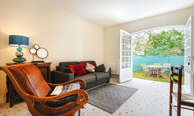 Saint-Trojan-les-Bains House | Holiday Home 'Longère Proche Plage Et Forêt 2' with Shared Terrace, Shared Garden and Wi-Fi