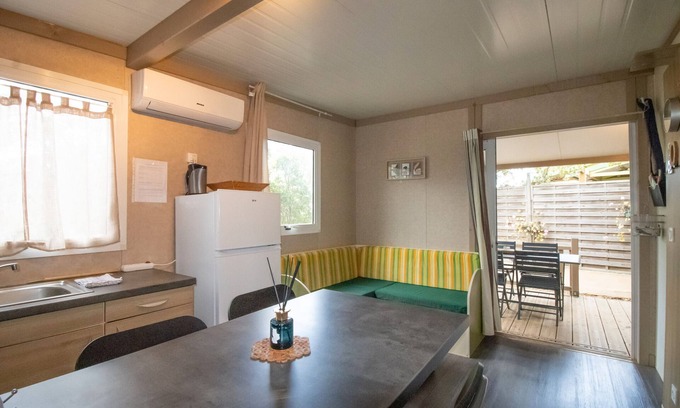 Pianotolli-Caldarello House | Holiday Home 'Chalet V Tout Equipé Proche Mer' with Shared Pool, Terrace and Air Conditioning