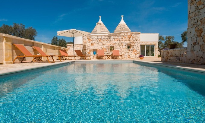 San Michele Salentino House | Holiday Home 'Trullo Amami Con Piscina Privata' with Private Pool, Wi-Fi and Air Conditioning