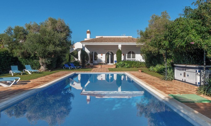 Benalup-Casas Vieja House | Holiday Home 'Iris' with Private Pool, Wi-Fi and Air Conditioning