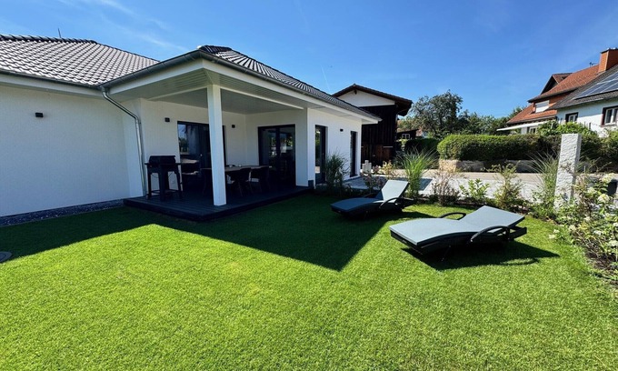 Uehlingen-Birkendorf House | Holiday Home 'Ferienhaus Lencer' with Private Terrace, Private Garden and Wi-Fi