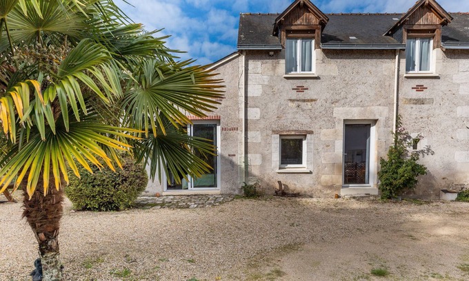 Faverolles-sur-Cher House | Holiday Home 'Le Petit Montparnasse - Montrichard' with Shared Garden and Wi-Fi