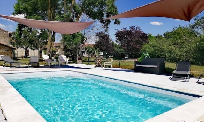 Saint-Jean-de-Sauves Cottage | Holiday Home in Loire near Castles and Nature
