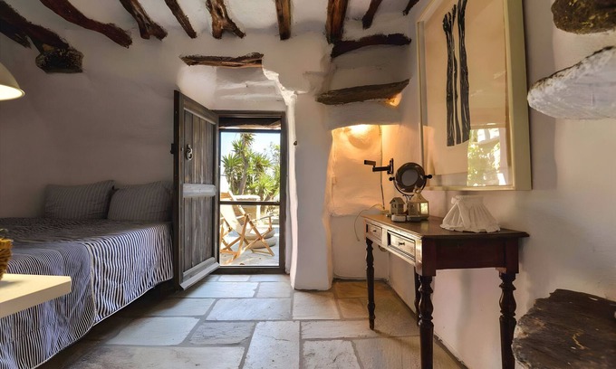 Agios Ioannis House | Holiday Home 'Stone House By Anemos' with Private Terrace and Private Garden