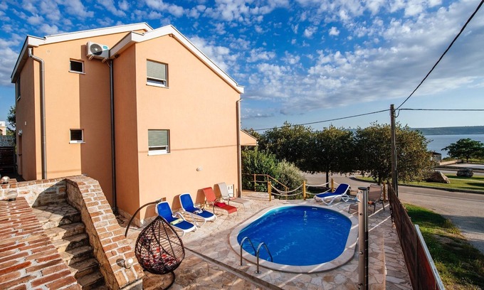 Maslenica House | Holiday Home Jasenice near Beach & Pool