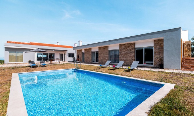 Aldeia Galega House | Holiday Home 'A Casa Da Vagem' with Garden View, Wi-Fi and Air Conditioning