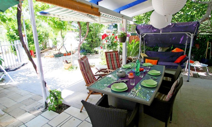 Sucuraj House | Holiday home Željko, (13634), Sucuraj, hr