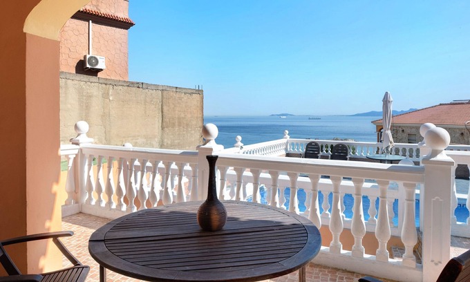 Cabrita House | Holiday Home 'Agradable Casa Con Piscina' with Sea View, Private Pool and Wi-Fi