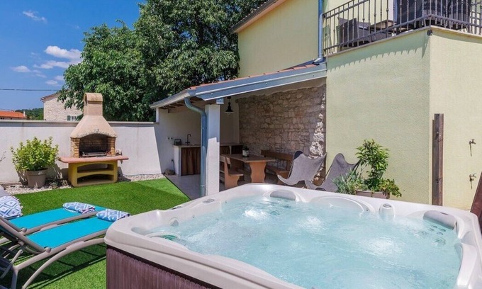 Bubani House | Holiday Home Ana with private Whirlpool
