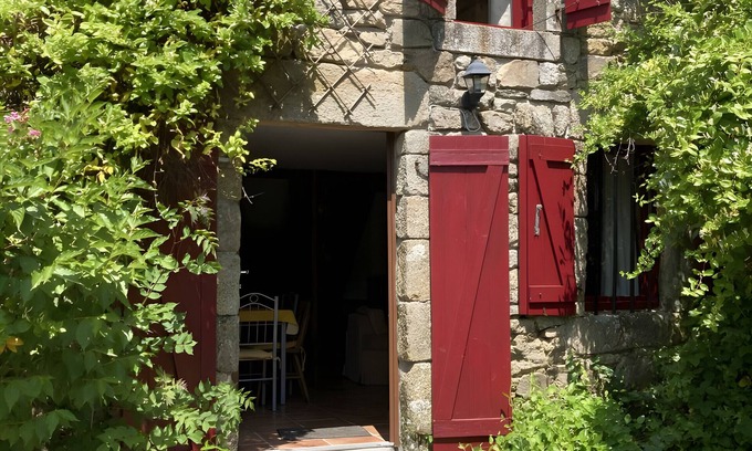 Saint-Nicolas des Eaux House | Holiday Home 'Breton Gildas' with Shared Terrace, Shared Garden and Wi-Fi