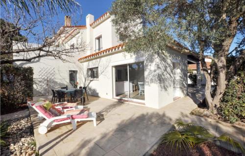 Canet-en-Roussillon House | Holiday Home Canet Plage Bld De La Loge Sur Mer