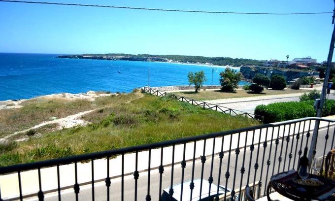 Torre dell'Orso House | Holiday Home 'Casa Vacanza Nyota Pt60 X 4 Ospiti' with Balcony