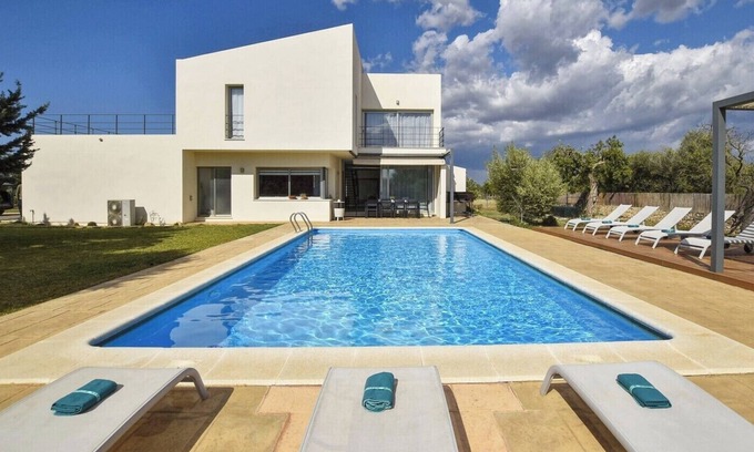 Binissalem House | Holiday Home 'Caleu' with Mountain View, Wi-Fi and Air Conditioning