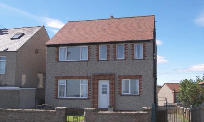 Beadnell House | Holiday Home Capenhurst by Interhome