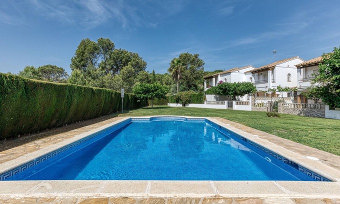 L'Escala House | Holiday Home 'Casa 3 Dormitorios' with Mountain View, Wi-Fi and Air Conditioning