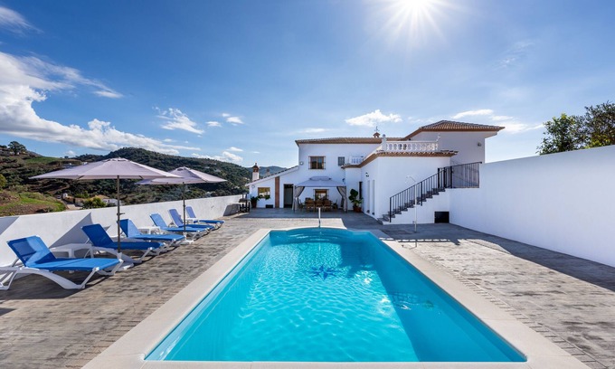 Almogia House | Holiday Home ‘Casa Mari’ with Mountain View, Wi-Fi, Balcony, Garden, Terrace & Pool