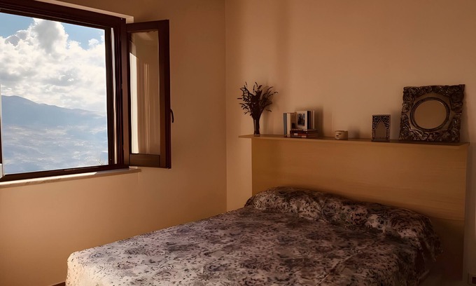 Motta d'Affermo House | Holiday Home 'Colonna' with Sea View and Wi-Fi