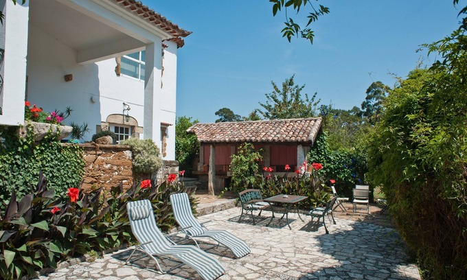 O Rosal House | Holiday Home 'Cottage' with Mountain View, Shared Pool and Wi-Fi