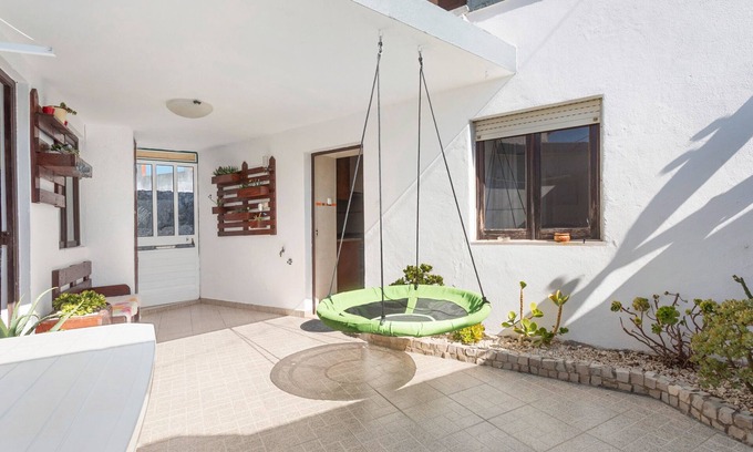 Alcobaca House | Holiday Home 'D´Aldeia' with Shared Terrace, Private Garden and Wi-Fi