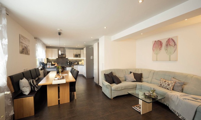 Schienen House | Holiday Home "Hulda" at Lake Constance with Wi-Fi, Balcony, Terrace & Garden