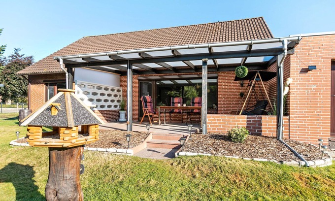 Rehm-Flehde-Bargen House | Holiday Home 'Dörpshus-Bargen' with Private Terrace, Private Garden and Wi-Fi