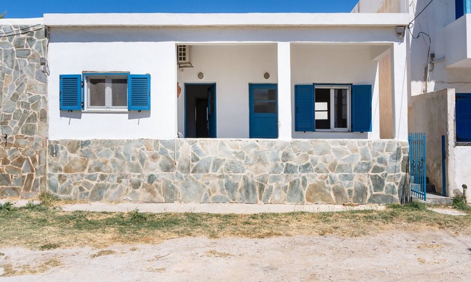 Merichas House | Holiday Home 'Demi's House' with Private Terrace and Air Conditioning
