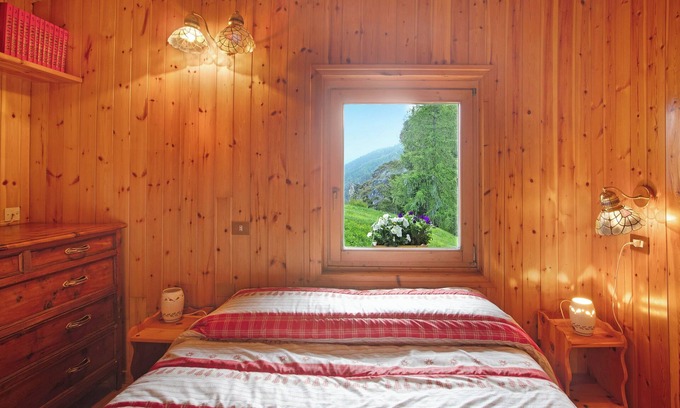 Valdidentro House | Holiday Home 'Dolce Casa Vicino A Bormio' with Mountain View, Private Garden and Wi-Fi