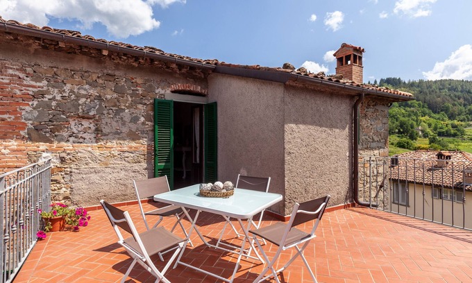 San Romano in Garfagnana House | Holiday Home "Dolce Far Niente" with Mountain View, Garden & Wi-Fi