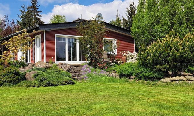 Usseln House | Holiday Home 'Ferienhaus Chalet Bergblick' with Mountain View, Private Terrace and Wi-Fi