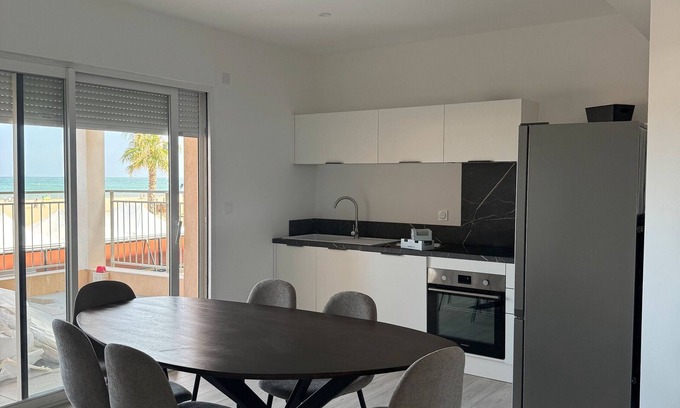 Port-la-Nouvelle House | Holiday Home 'Face À La Mer 1' with Air Conditioning