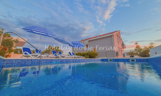 Makarska Villa | Holiday Home Ferias in Makarska for 6 - Private Pool, Parking, BBQ & Fast Wi-Fi
