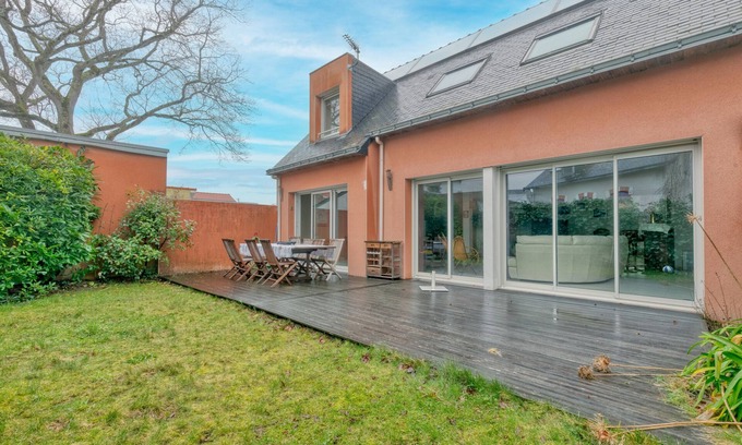 La Baule-Escoublac House | Holiday Home 'La Tanière' with Private Terrace, Private Garden and Wi-Fi