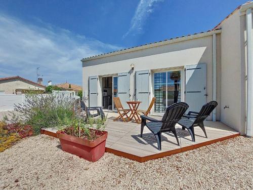 Saint-Palais-sur-Mer House | Holiday Home Les Hauts du Parc by Interhome