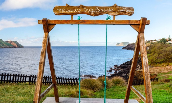 Fonte Bastardo House | Holiday Home 'Grande Moradia Do Pico Da Bagacina' with Sea View, Wi-Fi and Air Conditioning