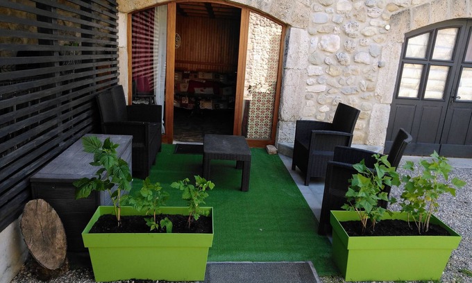 Bouvante House | Holiday Home 'Gîte Des Papillons Du Vercors' with Mountain View, Private Terrace and Wi-Fi